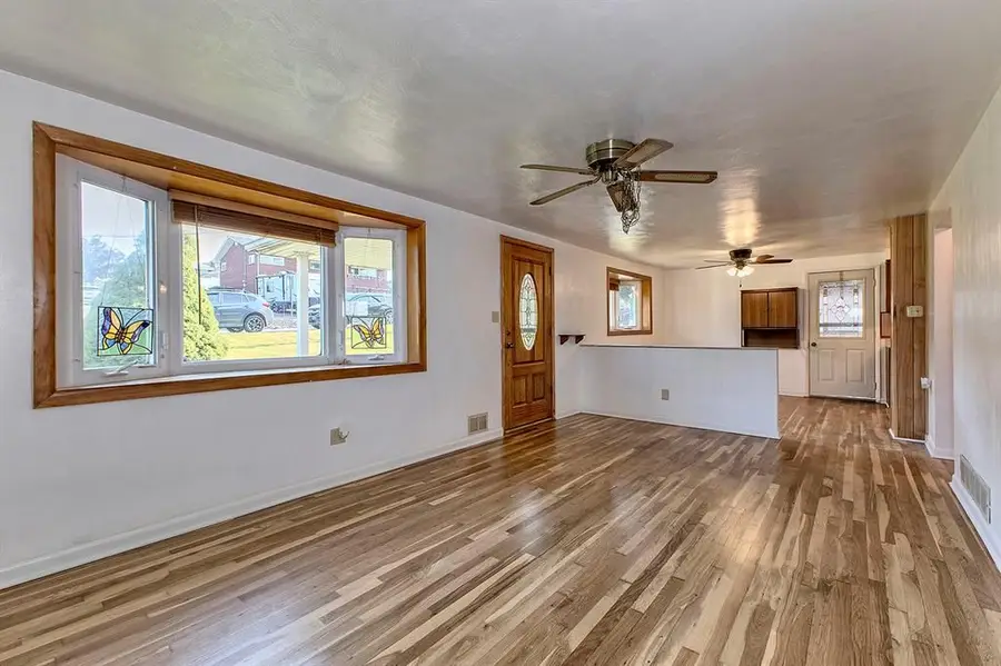 2040 Thomas Drive, North Huntingdon, PA 15642 - #2