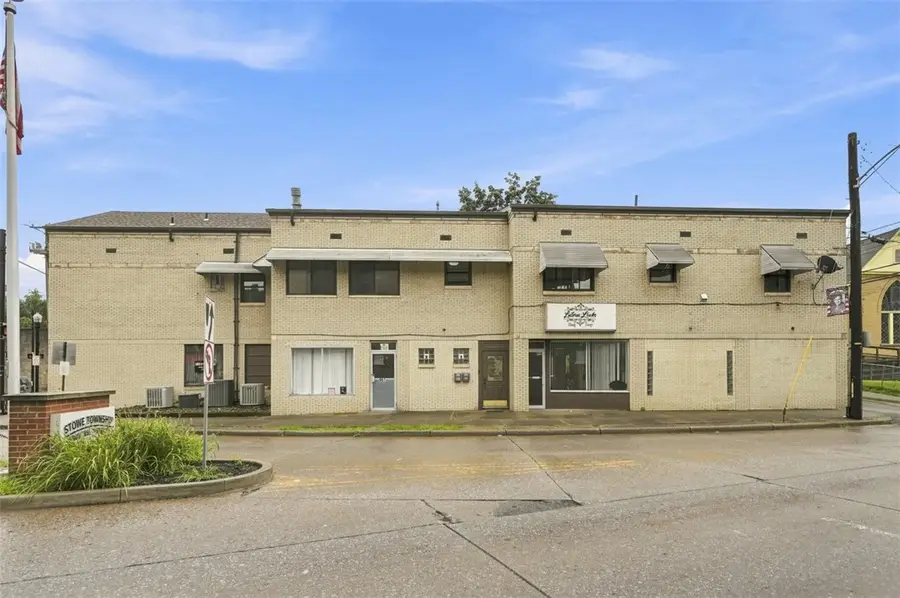 705 Broadway Ave, Stowe, PA 15136 - #2