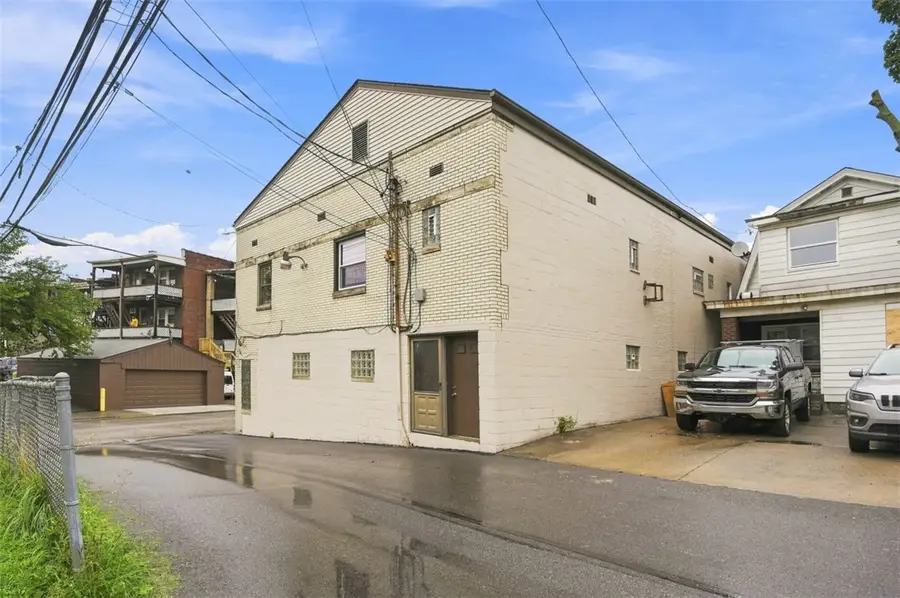705 Broadway Ave, Stowe, PA 15136 - #3