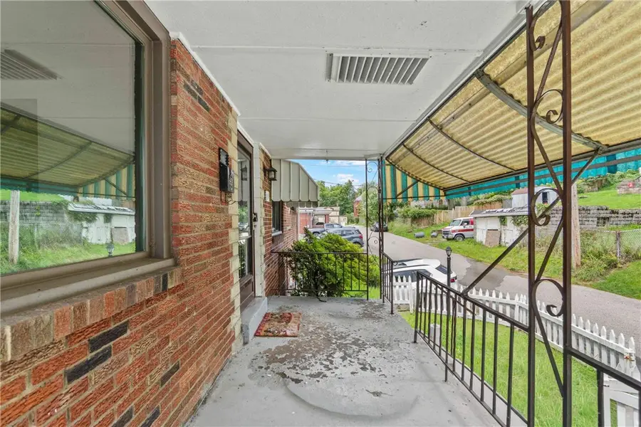 1818 Oakhurst St, Pittsburgh, PA 15210 - #2
