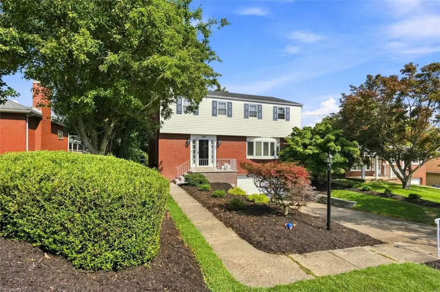 139 Maryland Dr, Carnegie, PA 15106 - #3