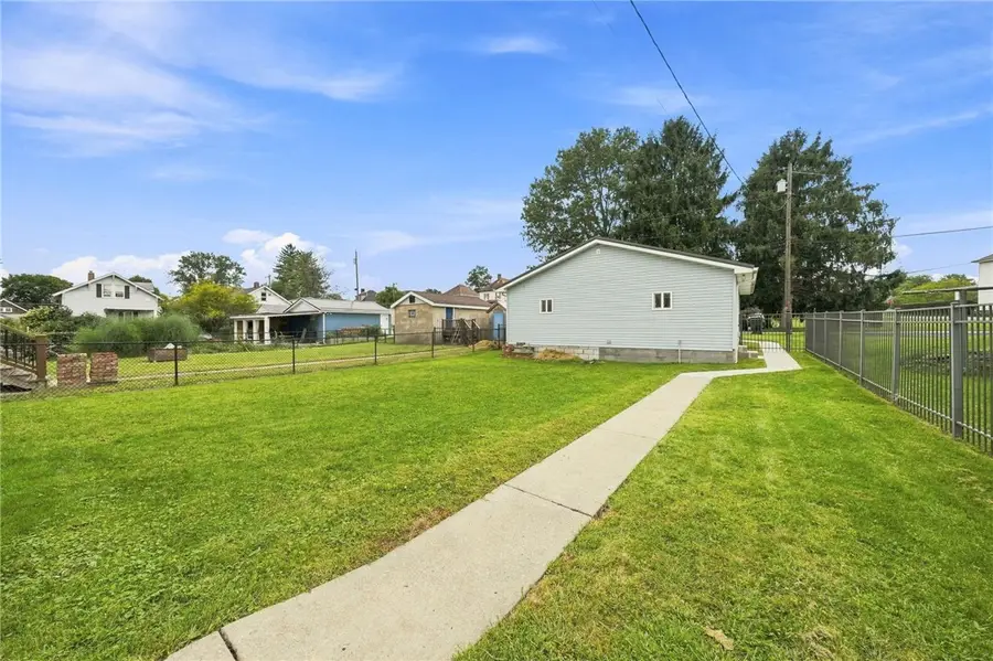 519 W Grant St, Houston, PA 15342 - #2