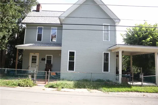 42 Pennsylvania Ave, California, PA 15419