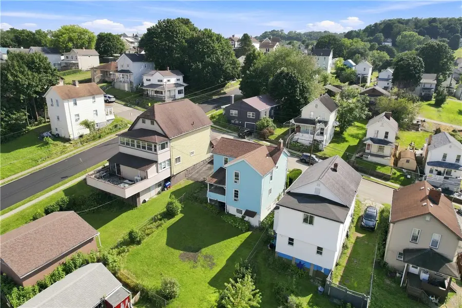 202 Lowell St, Vandergrift, PA 15690 - #2