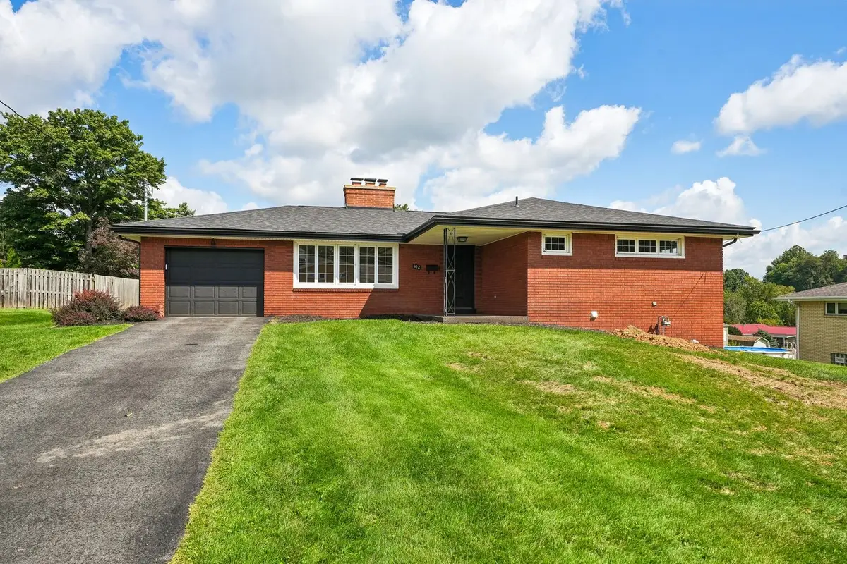 102 Manchester Drive, Irwin, PA 15642 - #1