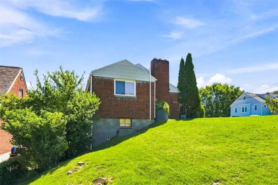 5835 Keystone Dr, Bethel Park, PA 15102 - #3
