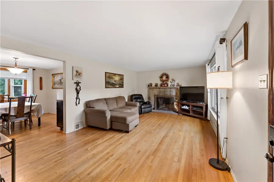 1238 Lakemont Dr, Pittsburgh, PA 15243 - #2