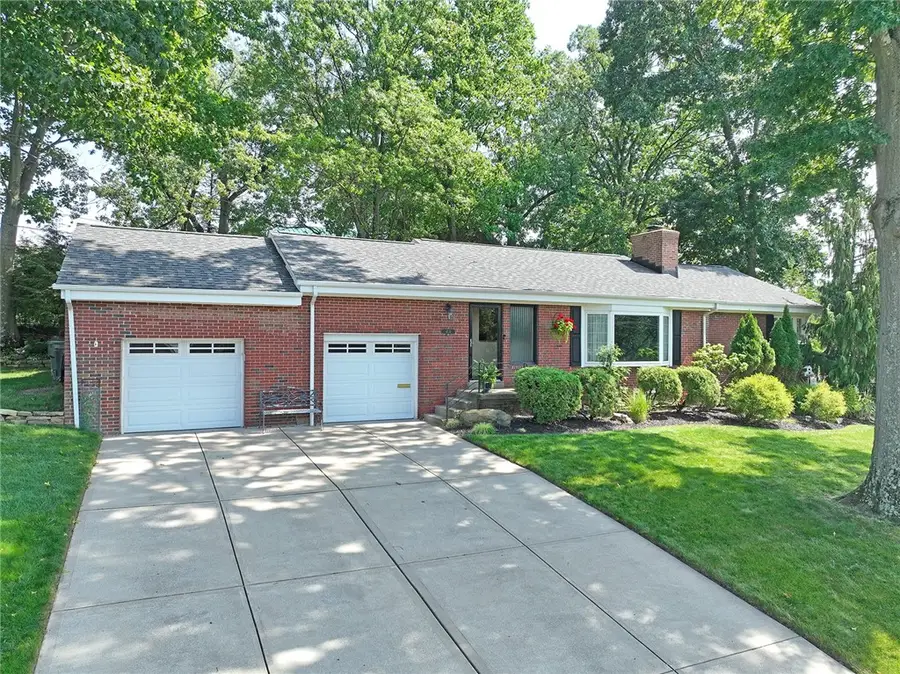 4636 Meadowgreen Dr, Pittsburgh, PA 15236 - #2