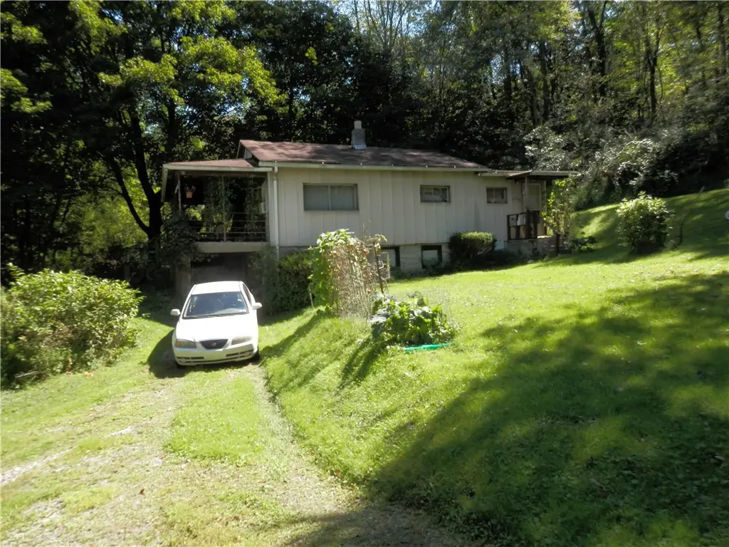 4712 Shearsburg Rd, New Kensington, PA 15068 - #1