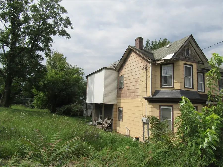 140 Walnut St, Uniontown, PA 15401 - #2