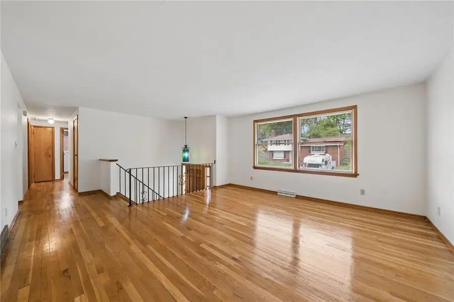 349 Crescentgardens Dr, Pittsburgh, PA 15235 - #3