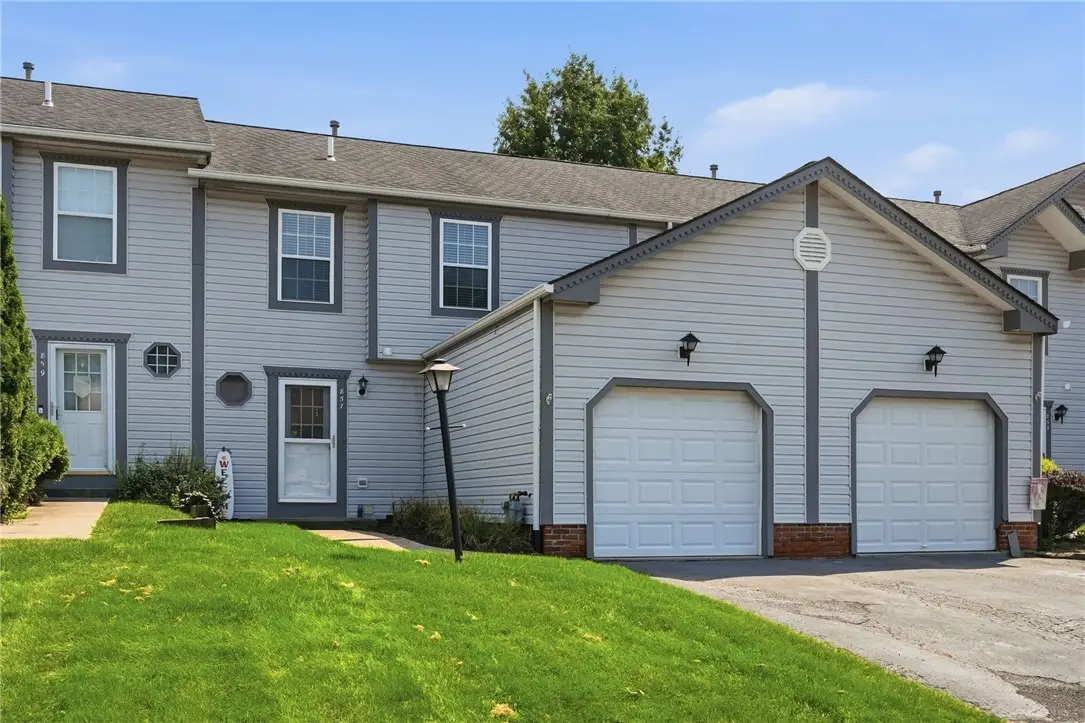 857 Sunset Cir, Cranberry, PA 16066 - #1