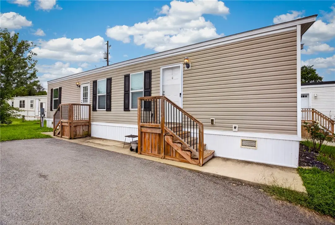 49 Imperial Ave, Washington, PA 15301 - #1