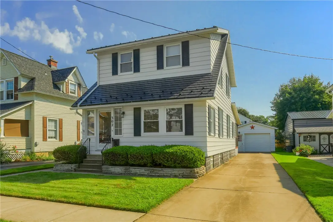 302 Foch St, Ellwood City, PA 16117 - #1