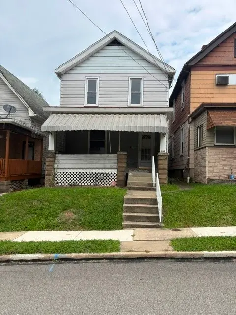 526 Longfellow St, Vandergrift, PA 15690