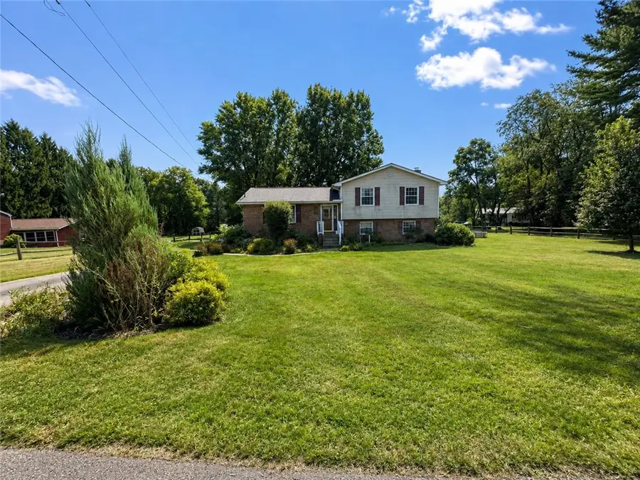 130 Maplehurst Dr, Aliquippa, PA 15001 - #2
