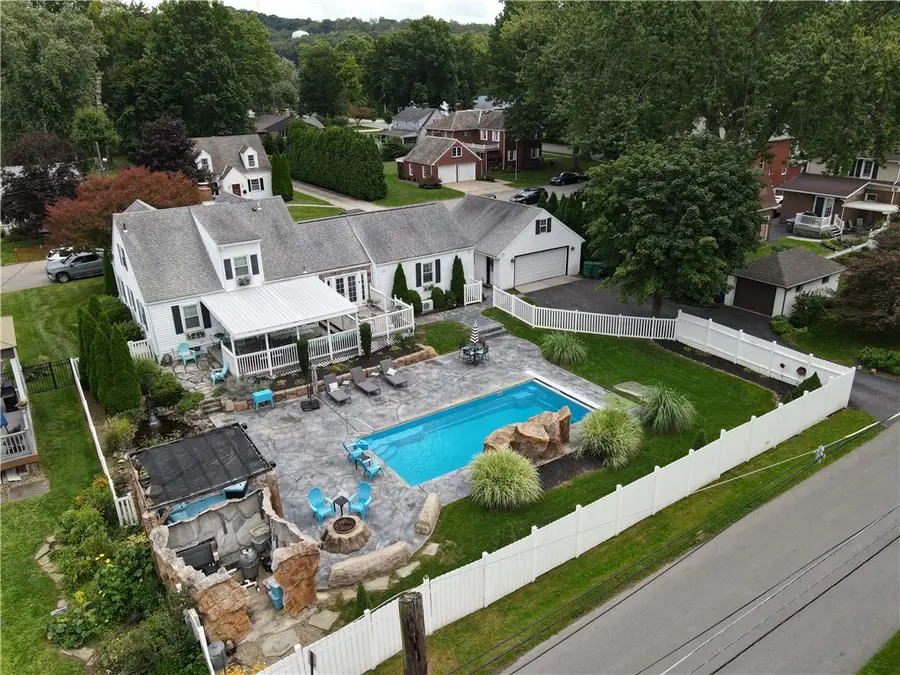 217 Pennsylvania Ave, Zelienople, PA 16063 - #2