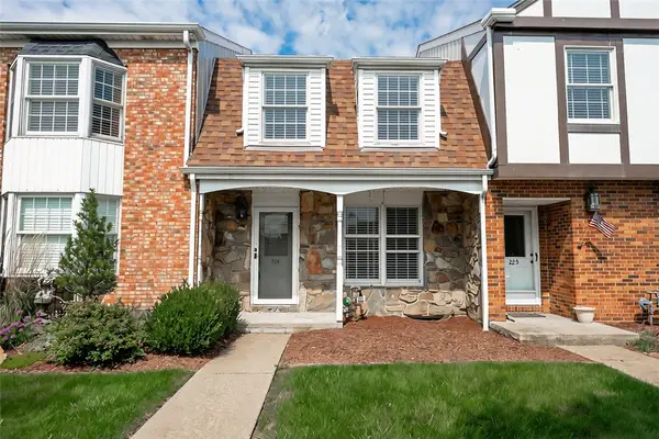224 Georgetowne Vlg, Indiana, PA 15701