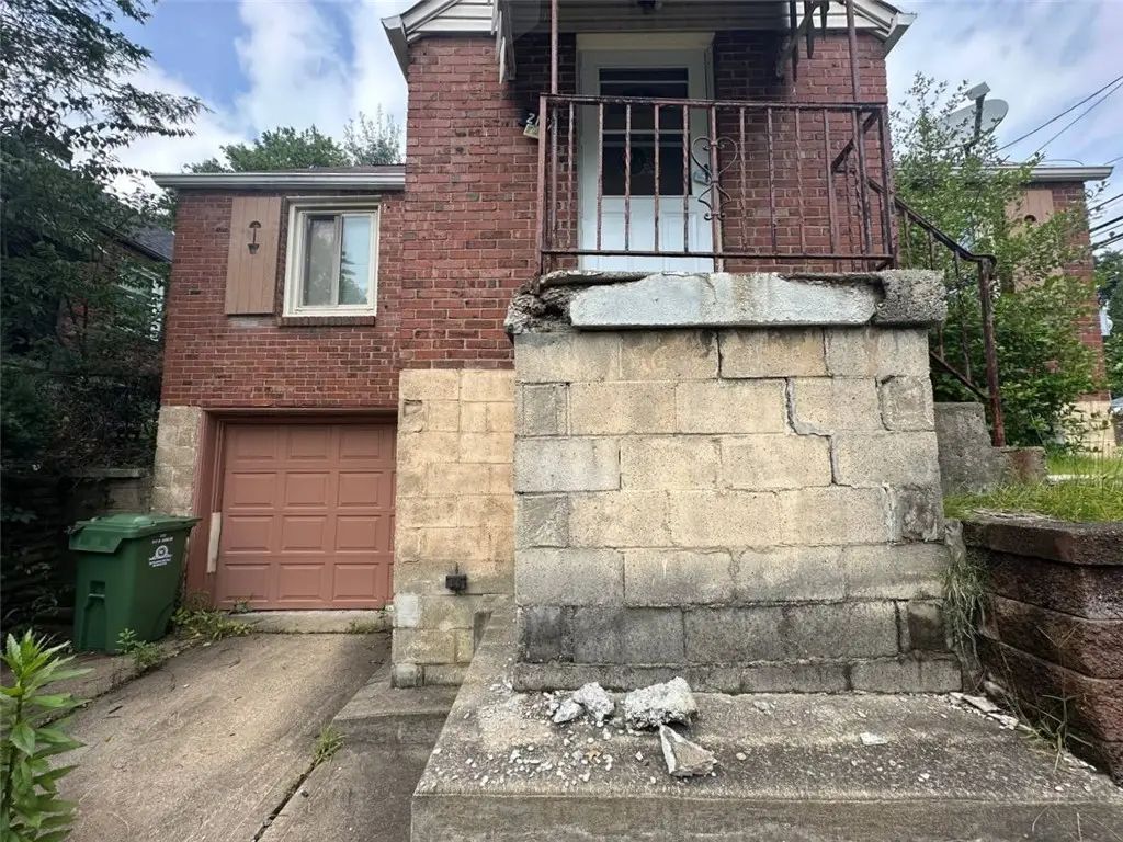 2197 Village Dr, Pittsburgh, PA 15221 - #1