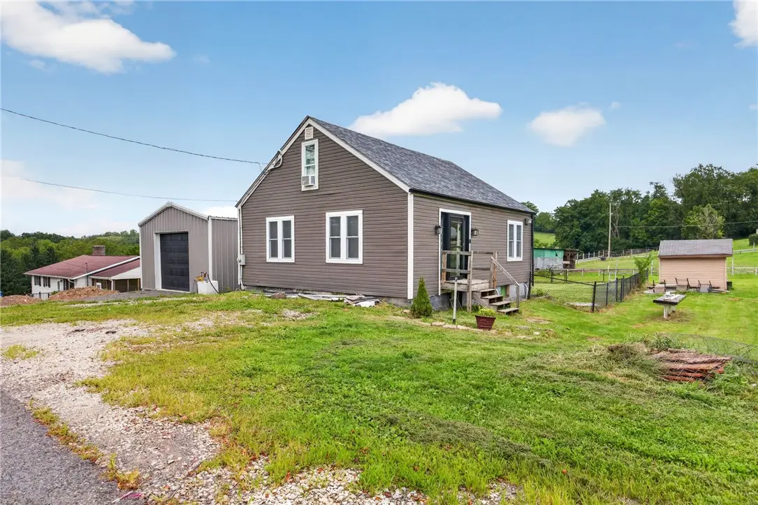 424 Pershing Ave, Houston, PA 15342 - #1