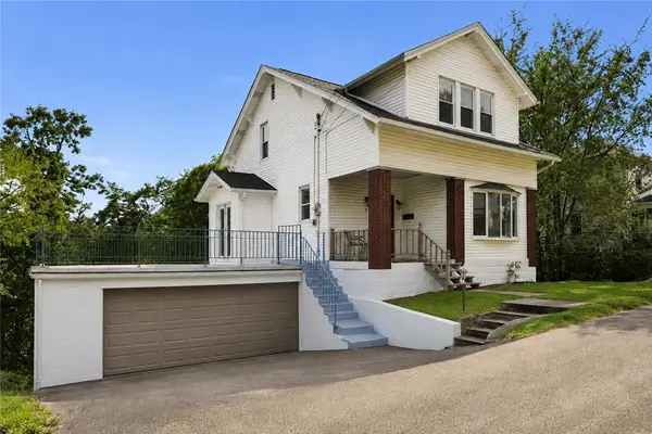 9 Pioneer Ave, Pittsburgh, PA 15229