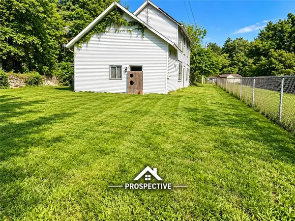 5 Short St, Smock, PA 15480
