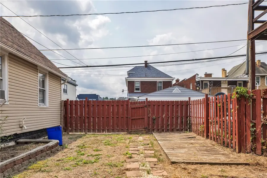 831 Woodward Ave, Stowe, PA 15136 - #2