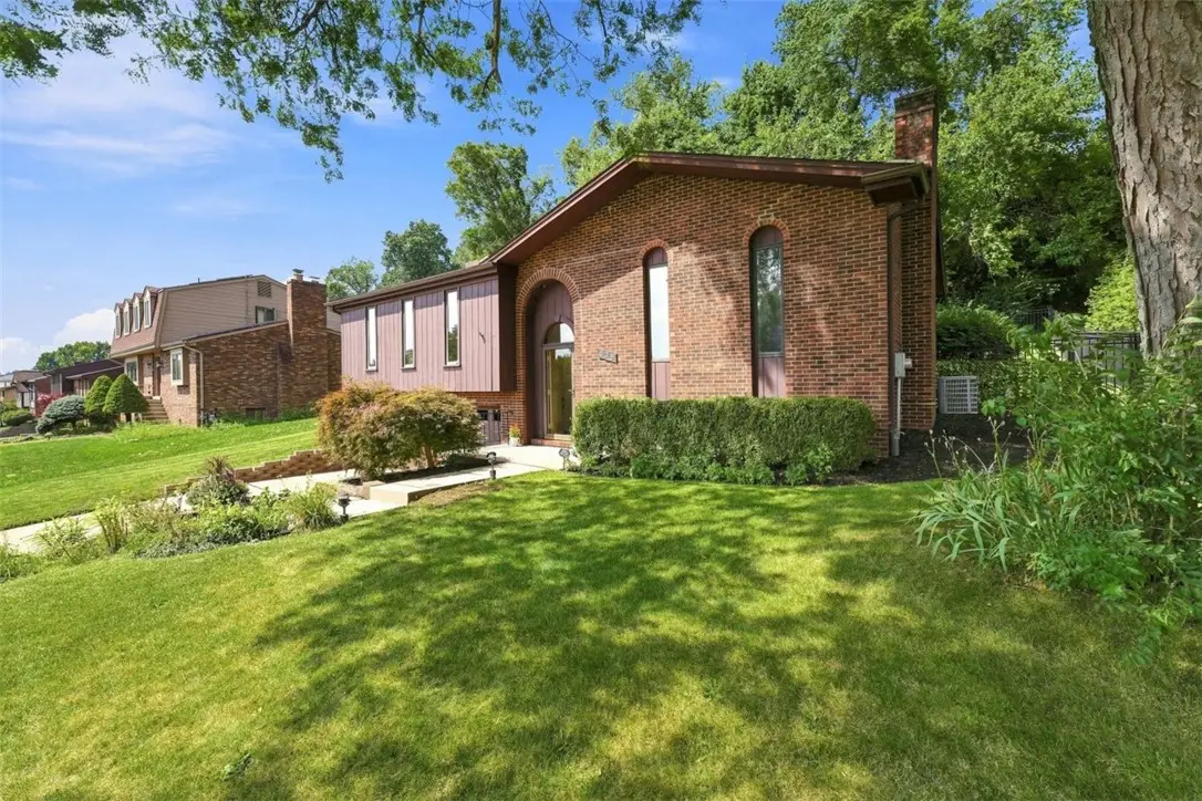 628 Ray Dr, Carnegie, PA 15106 - #1