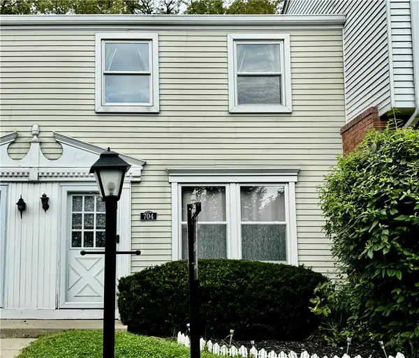 704 Countryside Dr, Mc Kees Rocks, PA 15136