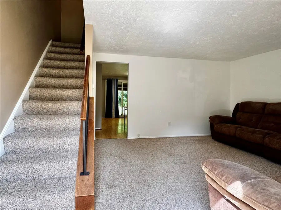 704 Countryside Dr, Robinson, PA 15136 - #2