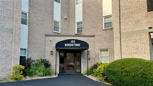 103 Woodstone Ln Unit #42, New Kensington, PA 15068