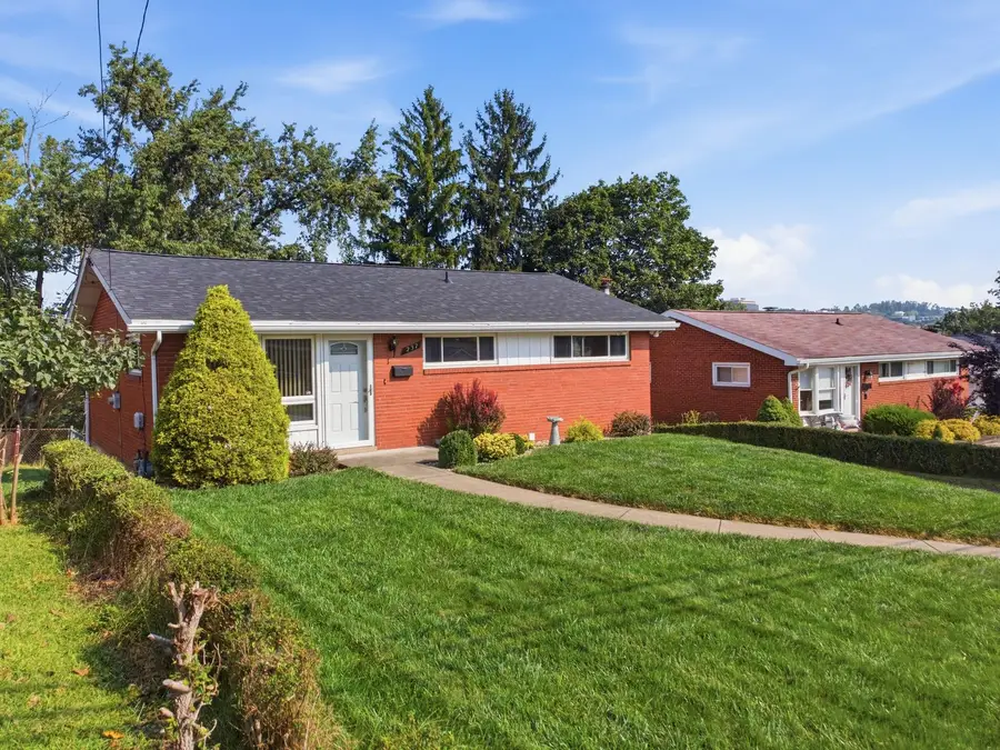 237 Woodridge Drive, Carnegie, PA 15106 - #3
