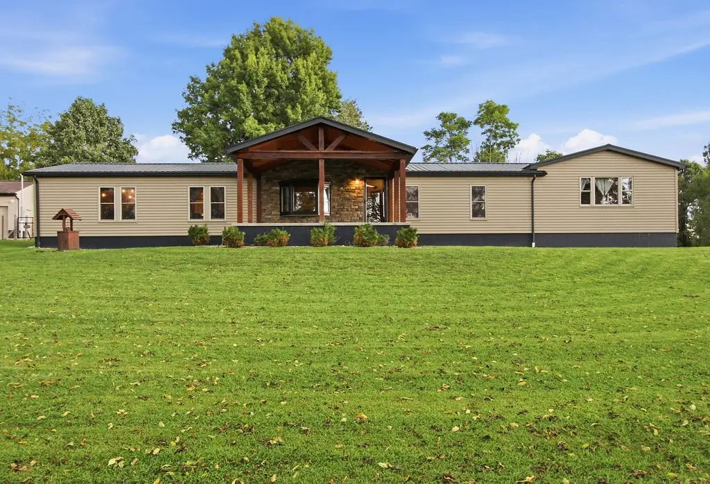 405 Woodburn Rd, Claysville, PA 15323 - #1