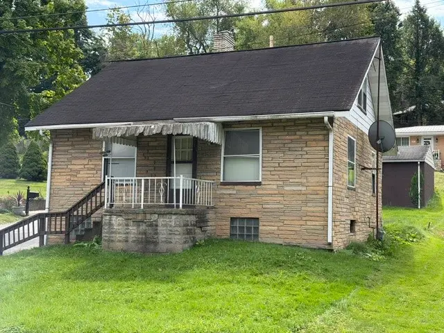 301 Patterson Ave, Beaver Falls, PA 15010 - #1