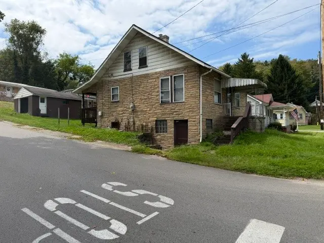 301 Patterson Ave, Beaver Falls, PA 15010 - #2
