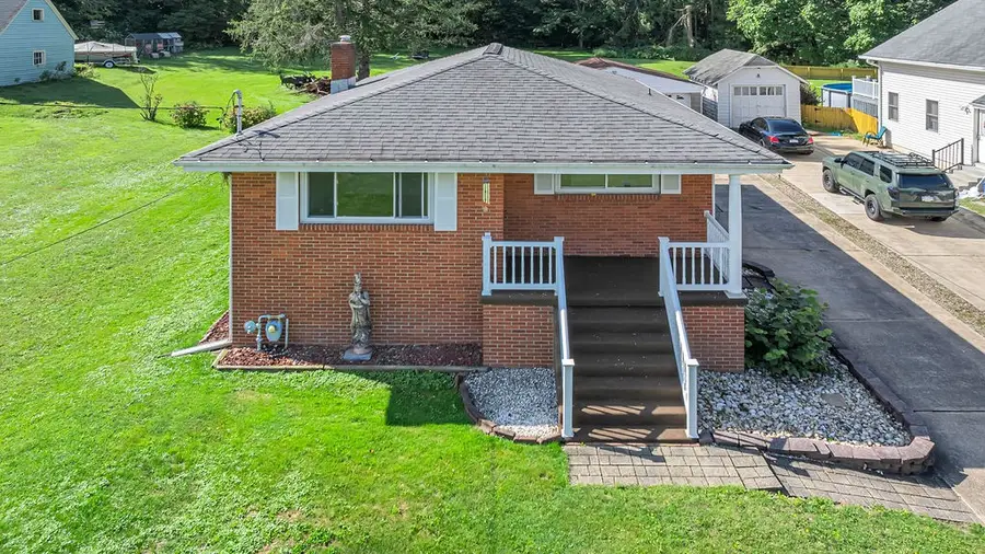 606 Golf Course Rd, Aliquippa, PA 15001 - #2