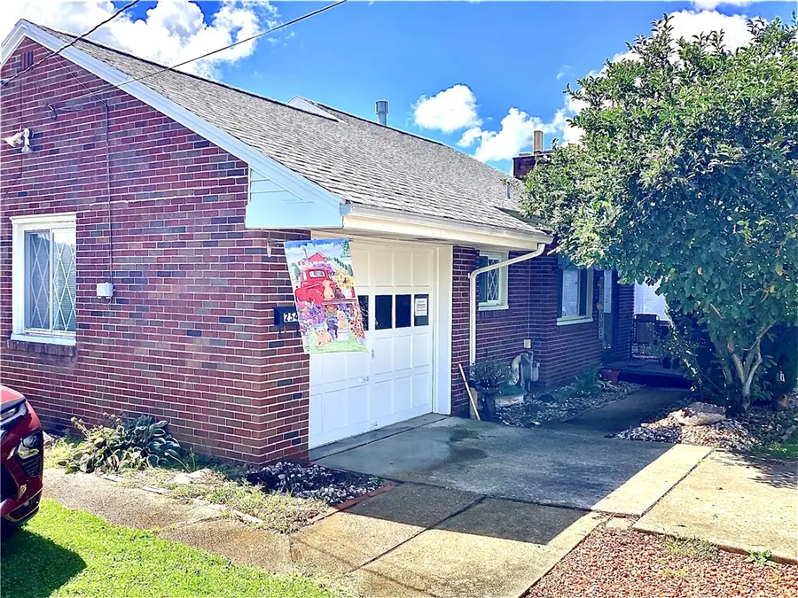 2544 Leslie Dr, New Kensington, PA 15068 - #2