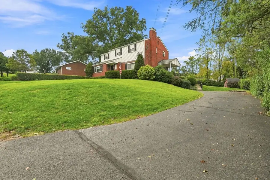 195 W Shaw Place, Glenshaw, PA 15116 - #2