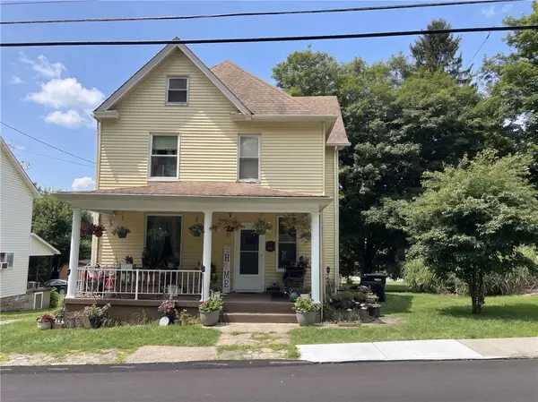94 Center Ave, Burgettstown, PA 15021