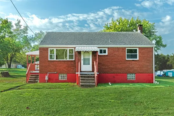 147 W Pennsylvania Avenue, New Stanton, PA 15601