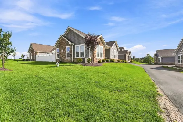 125 Village Lane #4B, Finleyville, PA 15332