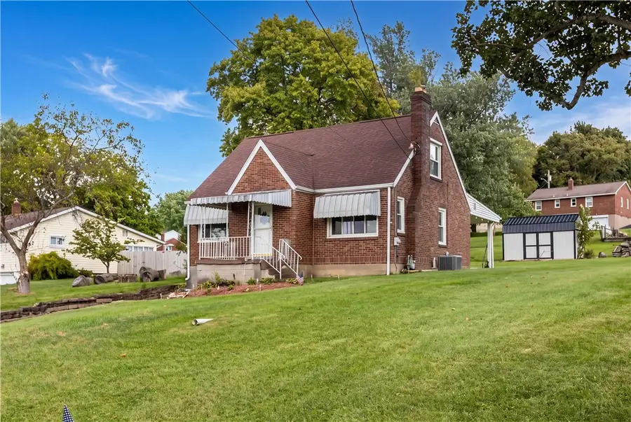 223 Crescent Dr, Greensburg, PA 15601 - #2