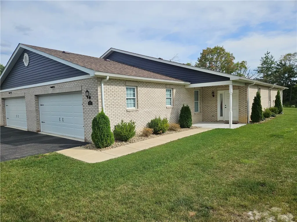 562 Woodhawk Ln, Butler, PA 16001 - #1