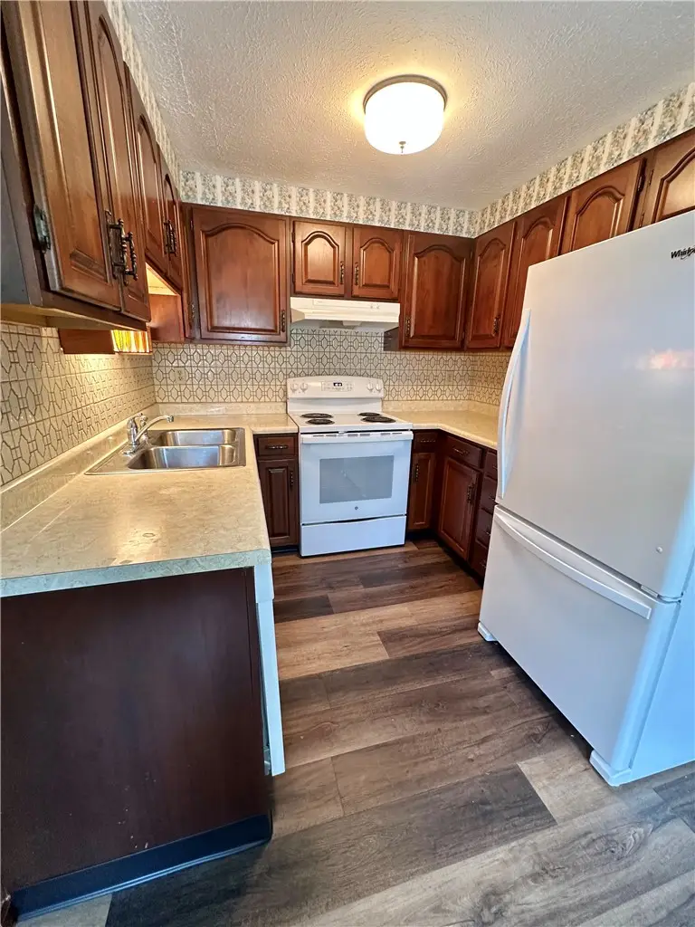 1056 Cranston Dr, Greensburg, PA 15601 - #3