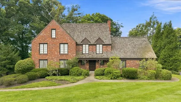 1048 Center Oak Dr, Pittsburgh, PA 15237