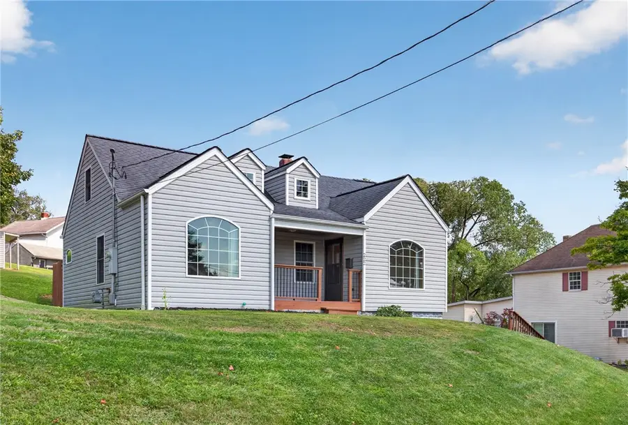 222 N Cherry Ave, Houston, PA 15342 - #2