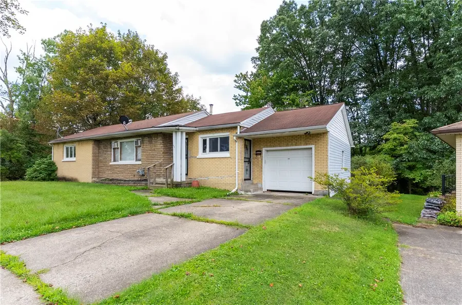 98 Capitol Ct, Farrell, PA 16121 - #2