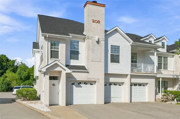 208 Adams Pointe Blvd #2, Mars, PA 16046