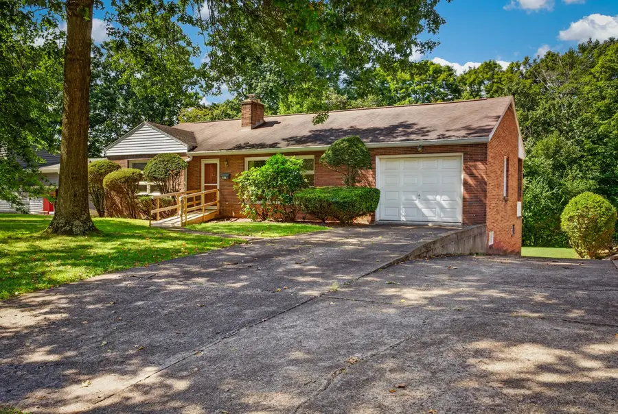 109 Marlboro Dr, New Kensington, PA 15068 - #2