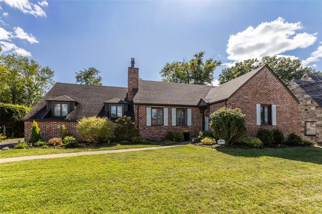 4 West Club Dr., Pittsburgh, PA 15236 - #1